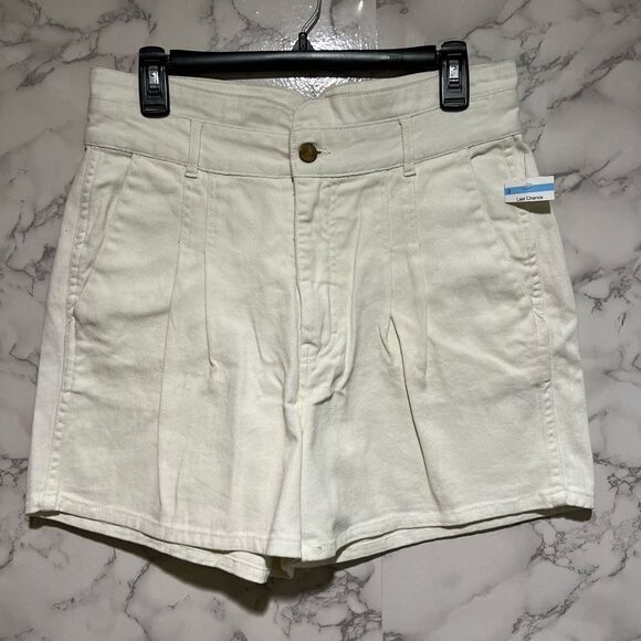 Faherty Rikki Short in White - Picture 3 of 10